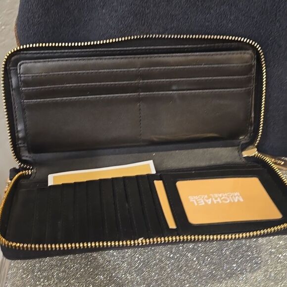 Michael Kors Jet Set Travel Large Pebbled Leather Wallet - Picture 6 of 6